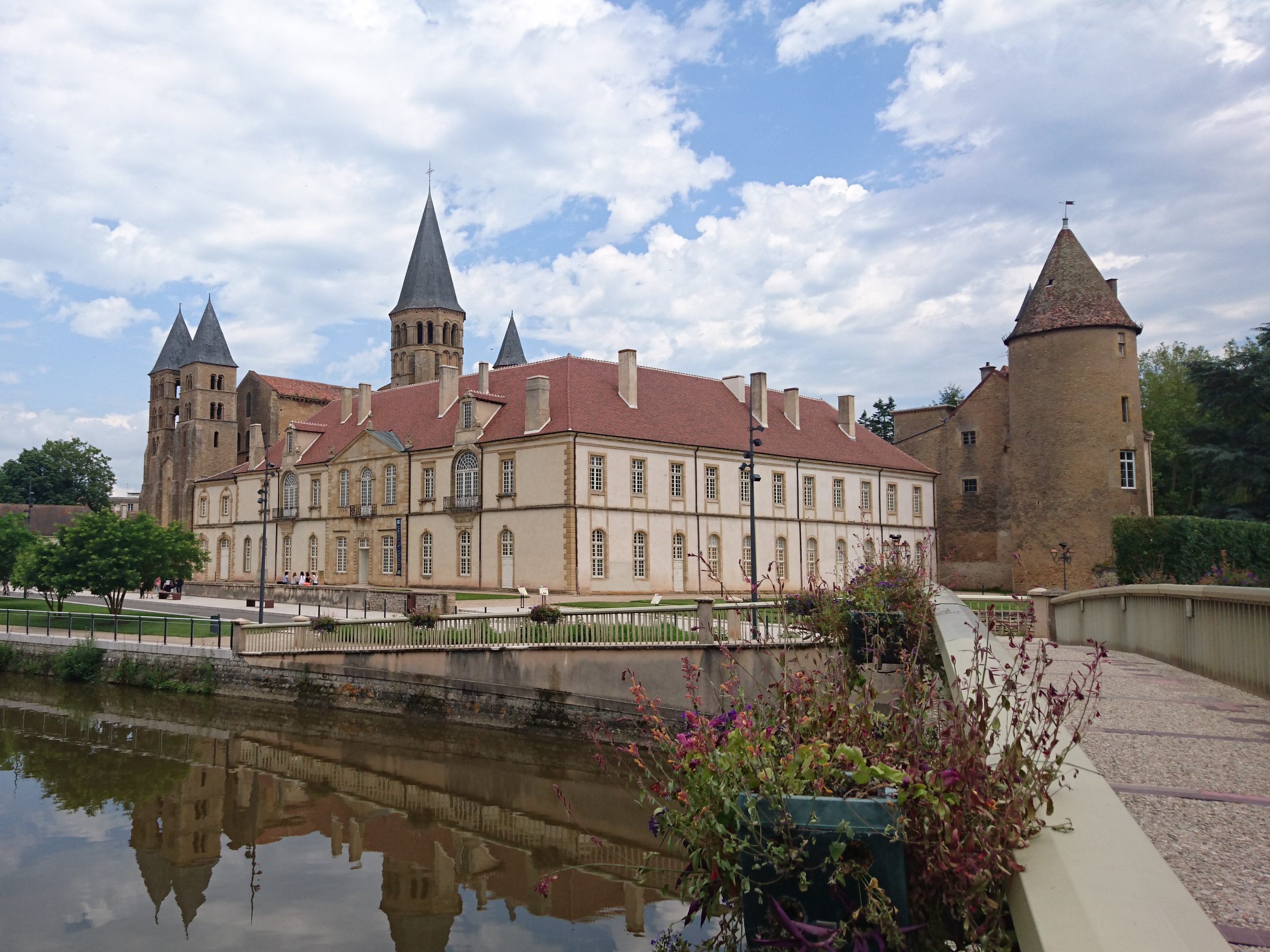 PÈLERINAGE VEZELAY – NEVERS – PARAY LE MONIAL – ARS SUR FORMANS