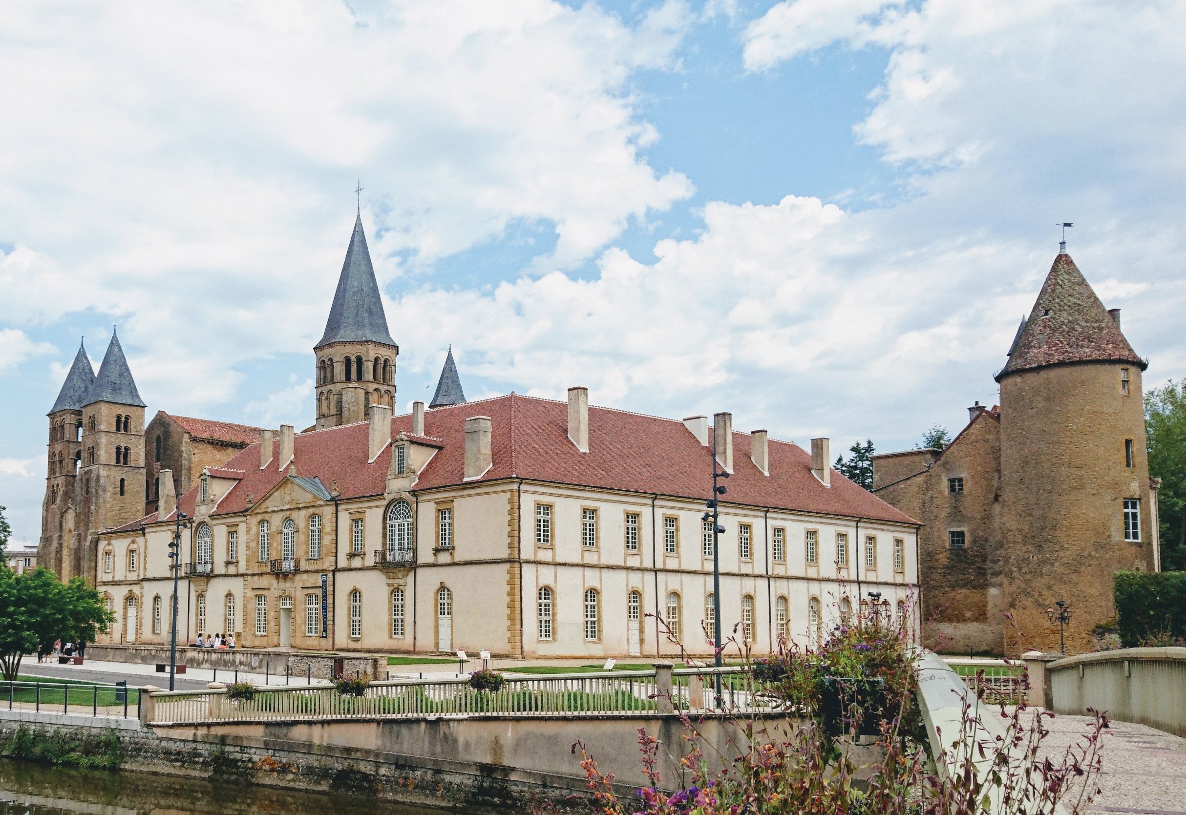 PILGRIMAGE VEZELAY – NEVERS – PARAY LE MONIAL – ARS SUR FORMANS